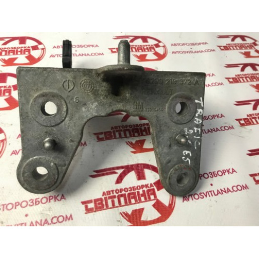 Кронштейн крепления двигателя Opel Vivaro 2007-2014 93850450
